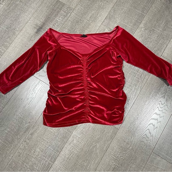 TORRID Stretch Velvet Shirred Front Off The Shoulder Top Size 1 1X 14-16 - Picture 2 of 5